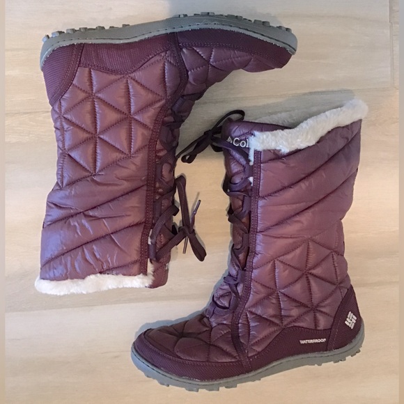 COLUMBIA, Women’s Quilted Lace Up Boots in Burgundy with Fur Trim Size 9 - Picture 2 of 11